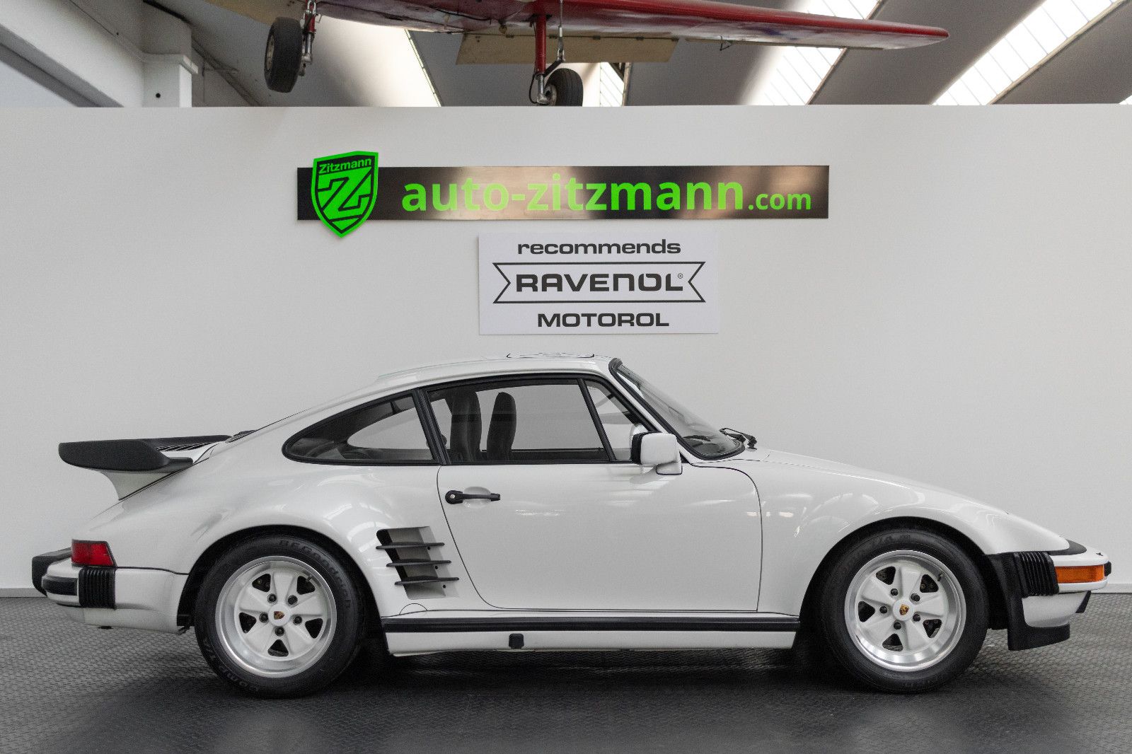 Fahrzeugabbildung Porsche 911 Turbo 3.3 "Flatnose"/1 OF 686/CD 2+/H-ZUGET.