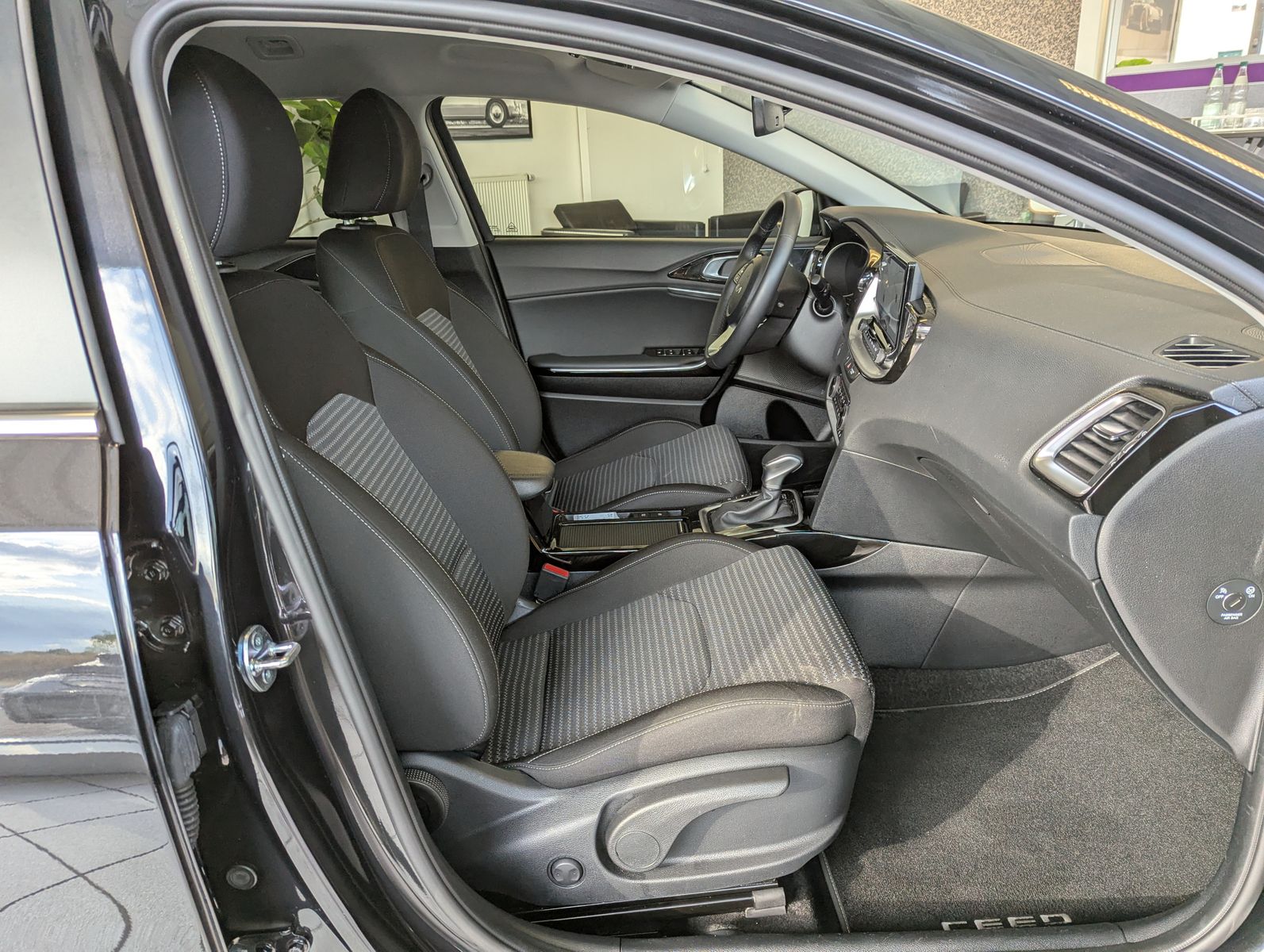 Fahrzeugabbildung Kia cee'd Sportswagon 1.5 Ultim Style-Pak JBL ACC 7J