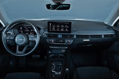 AUDI A4 Avant 45 TDI quattro Advanced*STHZ*HUD*AHK*17