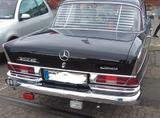 Mercedes-Benz 220 - Mercedes-Benz 220 mit Benzin-Antrieb: Leder
