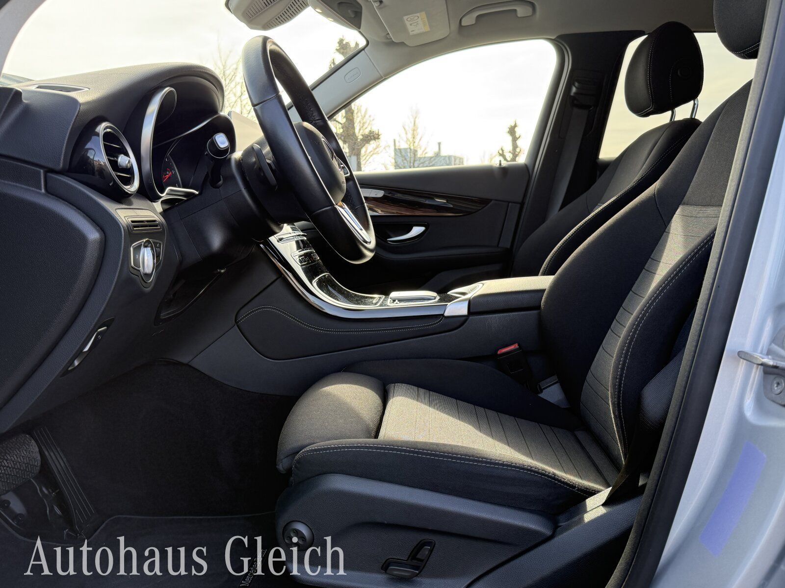 Fahrzeugabbildung Mercedes-Benz GLC 200 d 4Matic (EURO 6d) Distronic/Autom./Klim