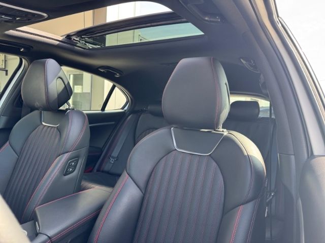 Fahrzeugabbildung Genesis G70 Shooting Brake 2.2D RWD Sport Sportpaket Nav