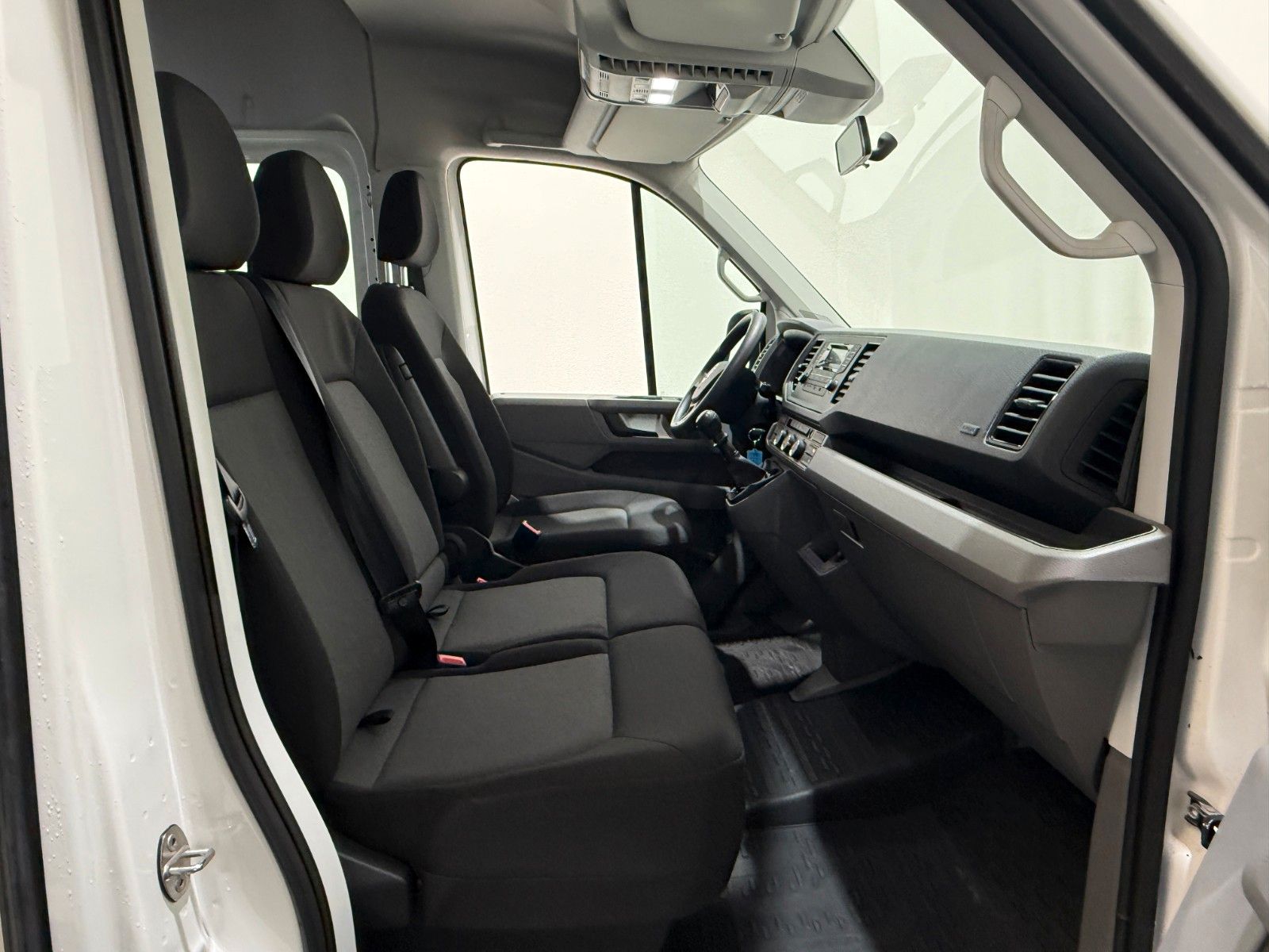 Fahrzeugabbildung Volkswagen Crafter 35 LH-Behindertengerecht-Rampe-Liftachse