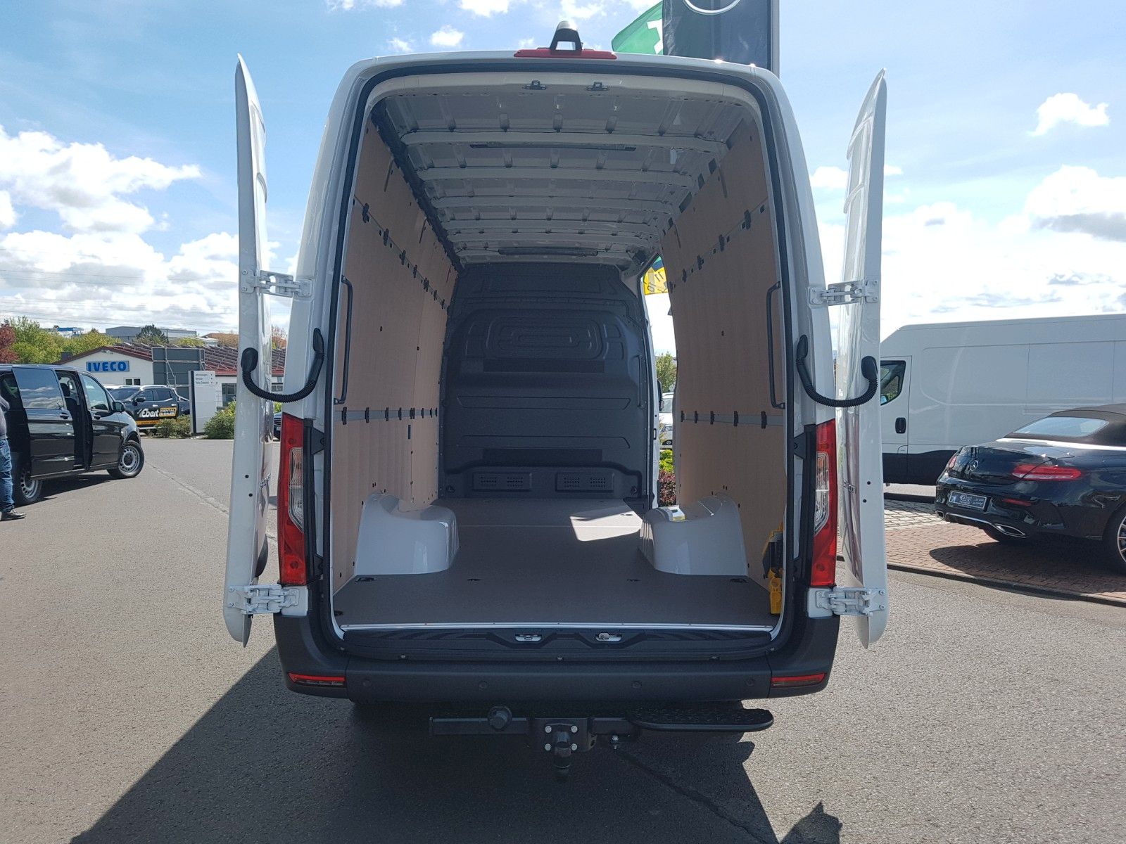 Fahrzeugabbildung Mercedes-Benz Sprinter 517 CDI 4325 9G Klima AHK3,5 Kamera