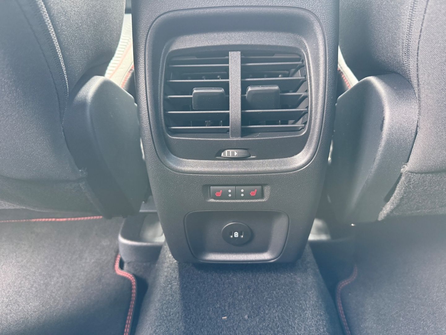 Fahrzeugabbildung Ford Kuga ST-Line Sport 5J AHK Navi Digi Co LED CarPl