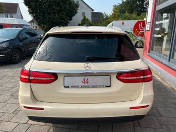 Mercedes E 200 - 4