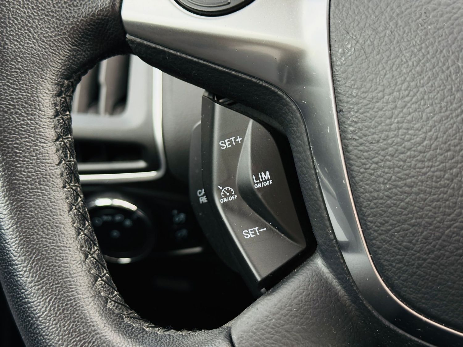 Fahrzeugabbildung Ford Focus 2,0 TDCi, TITANIUM, Automatik, Klima, PTS,