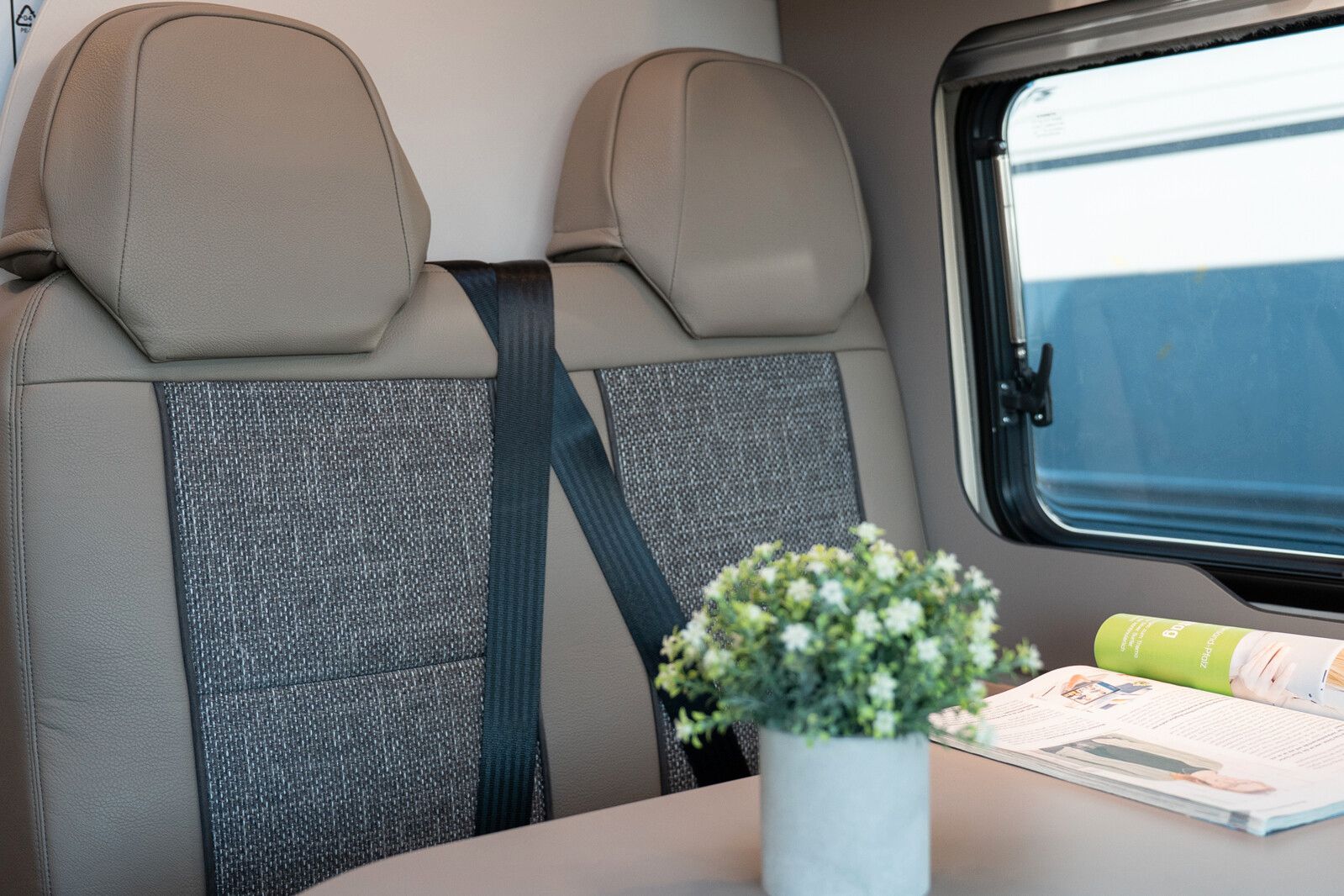 Fahrzeugabbildung Dethleffs Globetrail 540 DR Fiat Rahmenfenster, Markise