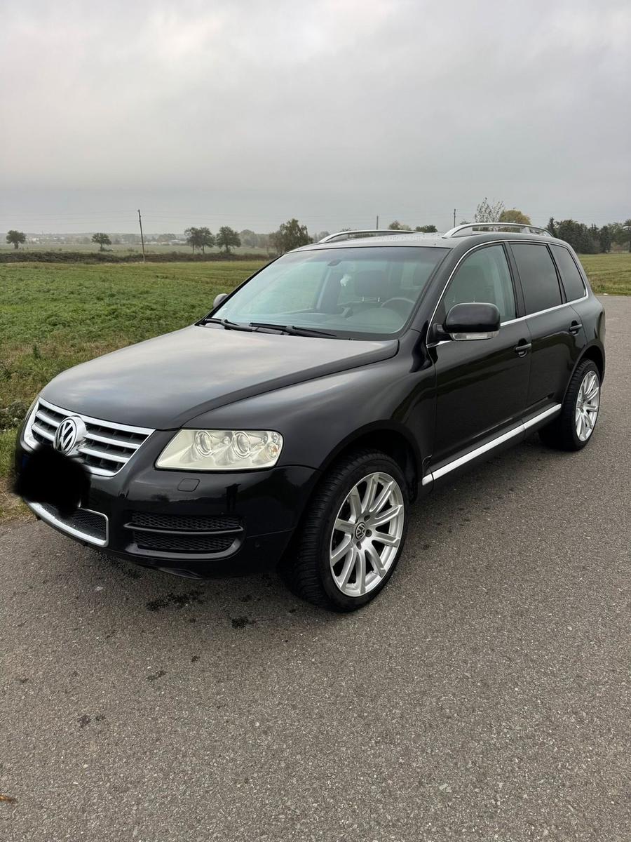 Volkswagen Touareg 2004 — rear view