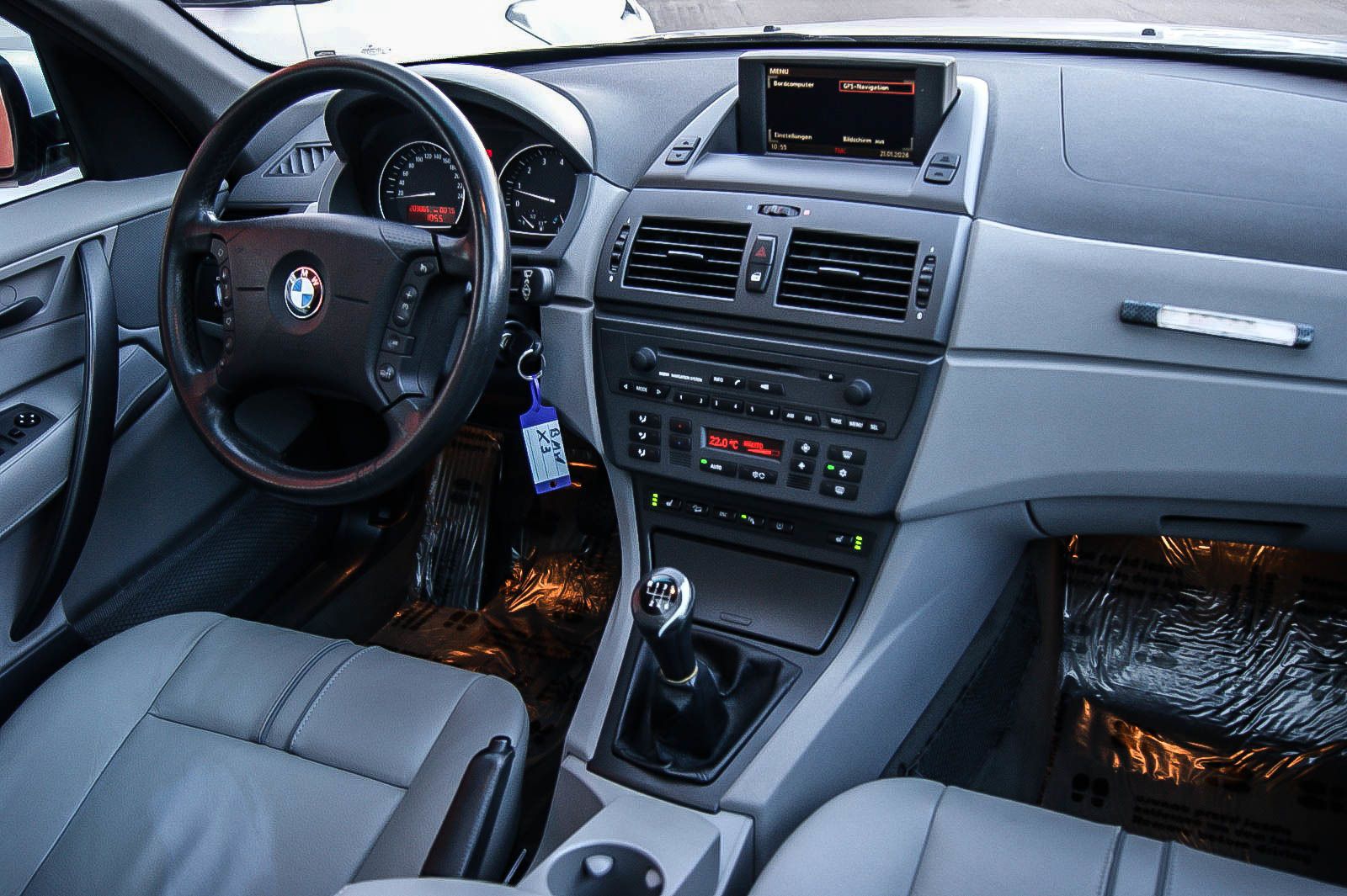 Fahrzeugabbildung BMW X3 3.0i 4x4 LEDER XENON NAVI RENTNER 1.BESITZ