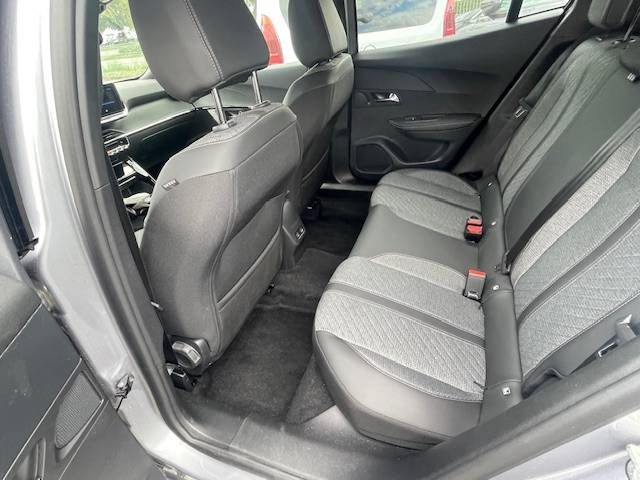 Fahrzeugabbildung Peugeot Peugoet 2008 Allure Pure Tech 130 AT