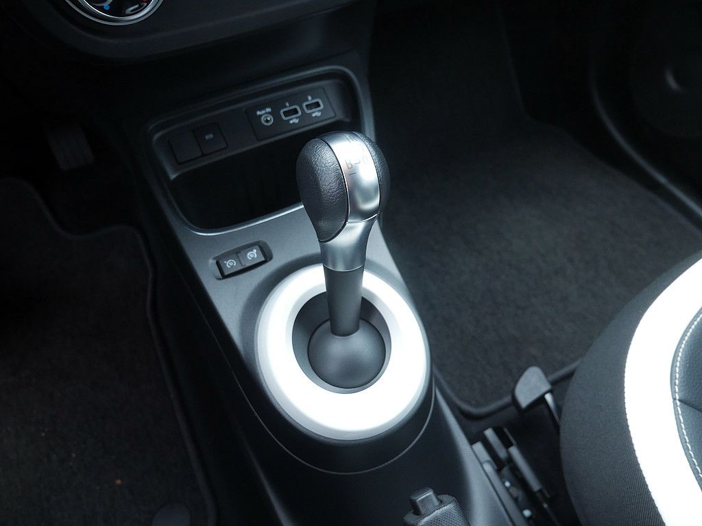 Fahrzeugabbildung Renault Twingo E-Tech Techno KLIMA PDC SHZ KAMERA NAVI