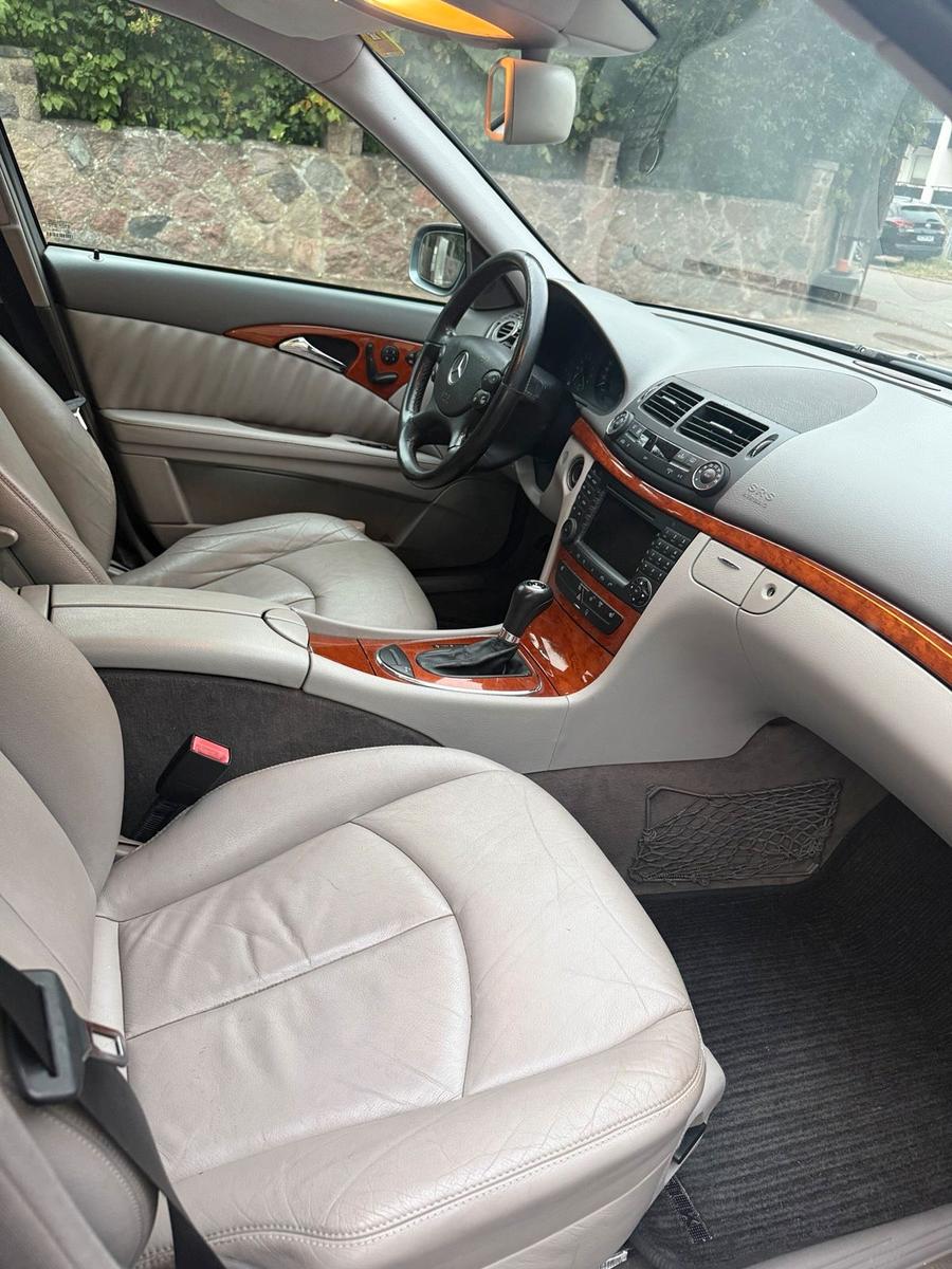Mercedes-Benz E320 2006 — photo 6