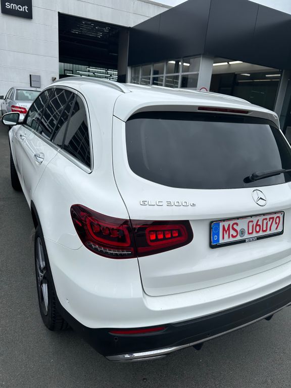 Image of Mercedes-Benz GLC 300