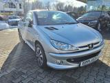 Peugeot 206 1,6 16 V  CC 110 ''Quiksilver'' Klimaaut.Neb - Peugeot 206 mit Benzin-Antrieb: Cabrio, Klimaautomatik