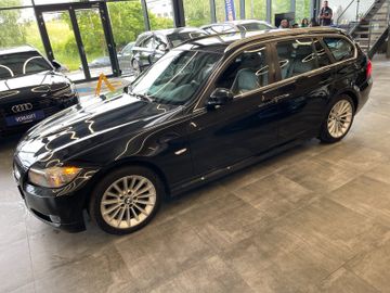 BMW Touring 330d xDrive *PANO*NAVI*PDC*SZHZ*LEDER*