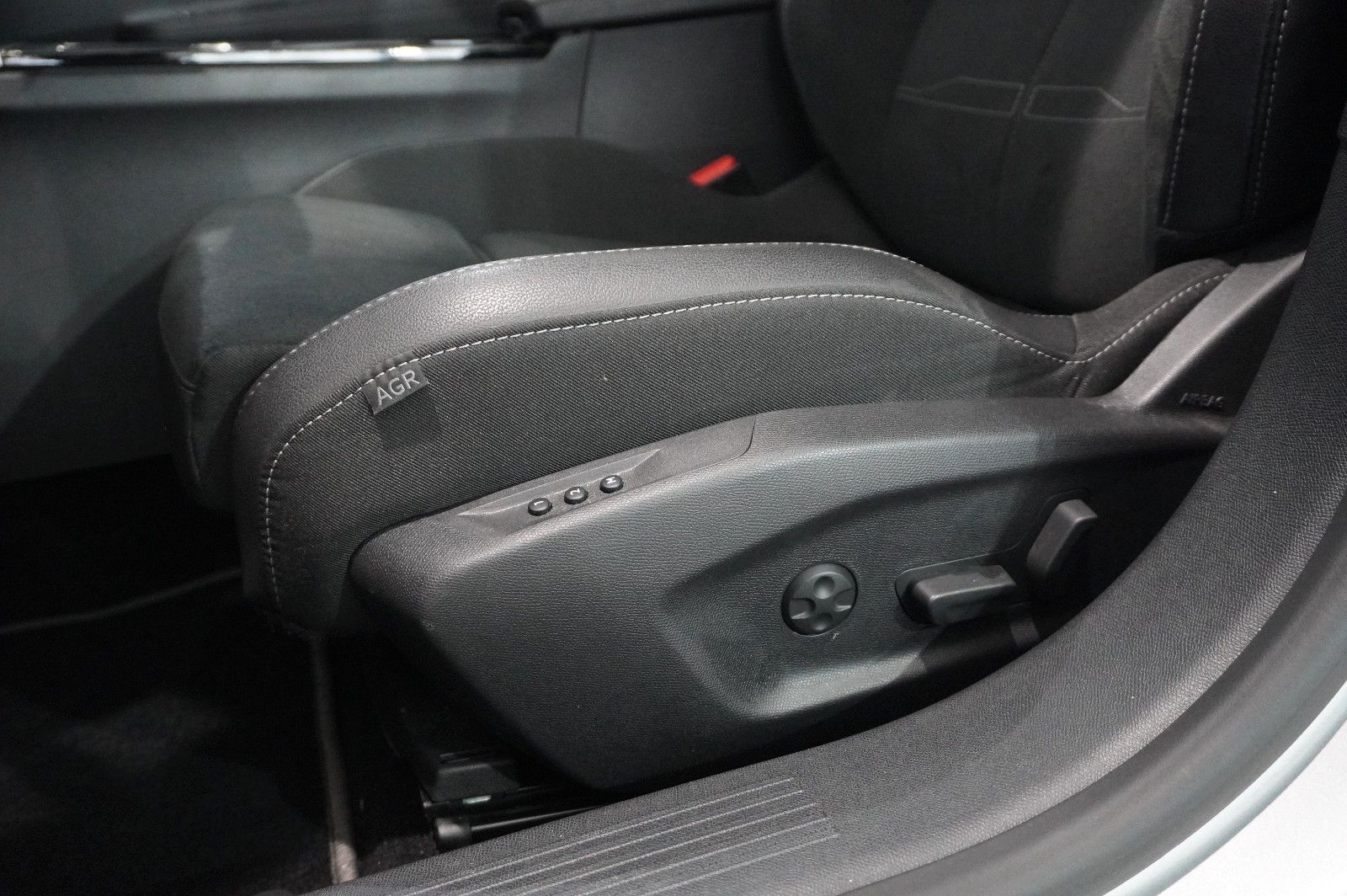 Fahrzeugabbildung Opel Astra L Lim. 1.2T GS LINE NAVI/LED/360°/PANO/HUD