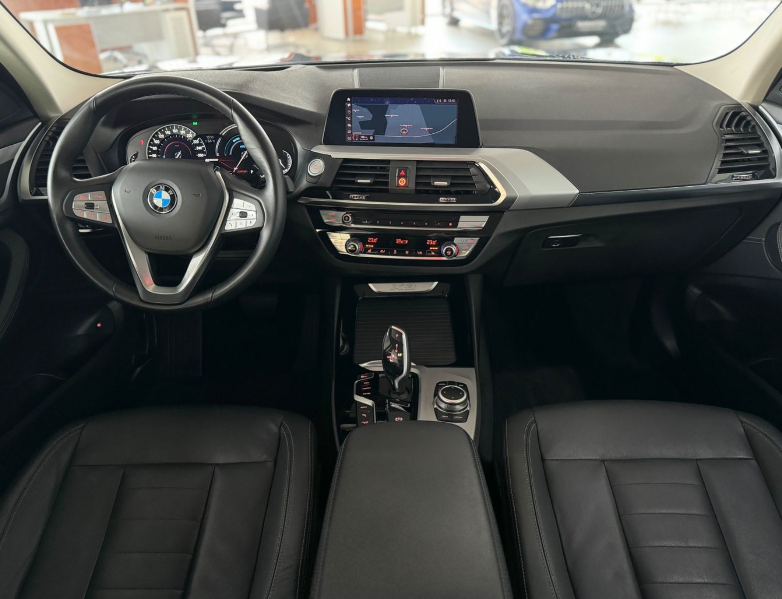 Fahrzeugabbildung BMW X3 xD30e HUD HiFi Komfort Leder ACC AHK LED 18"