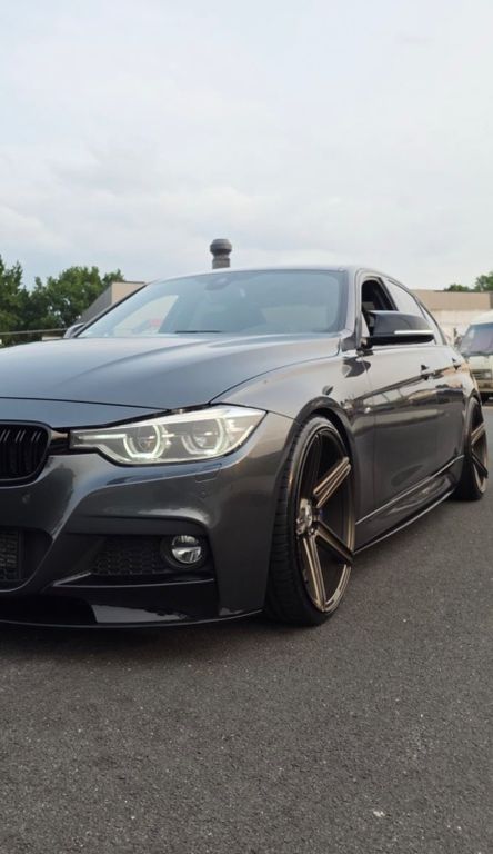 Image of BMW 330