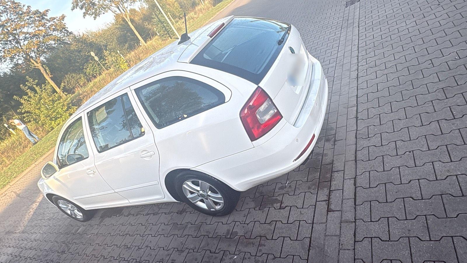 Skoda Octavia 2011 — photo 10