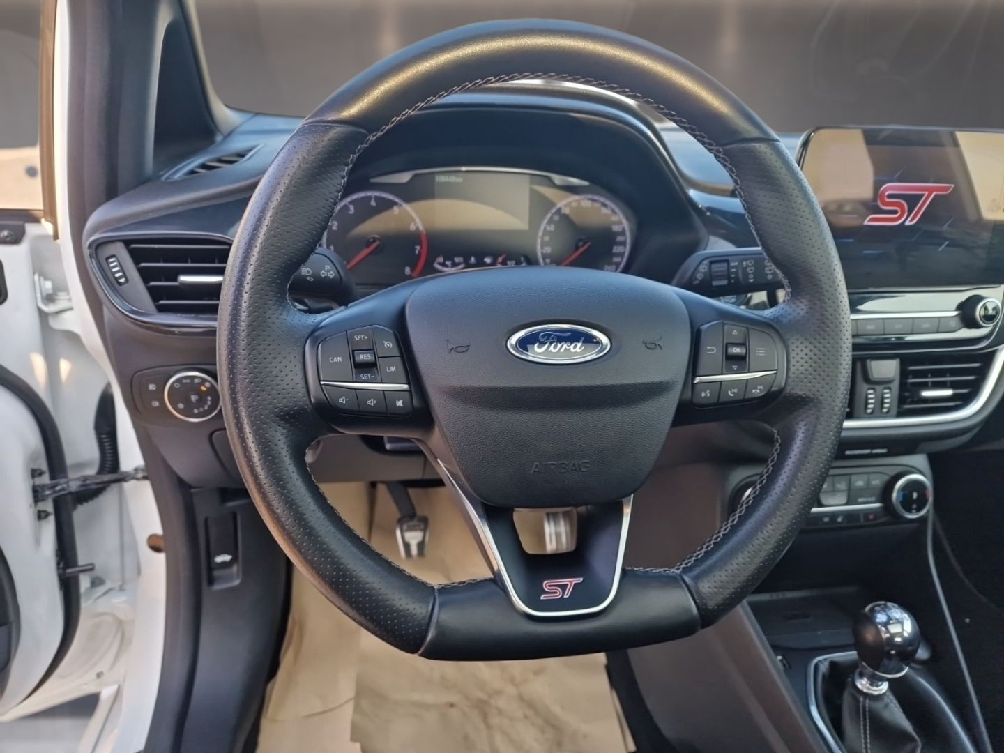 Fahrzeugabbildung Ford Fiesta ST Lederpaket,PanoDach, Panorama Navi Sou
