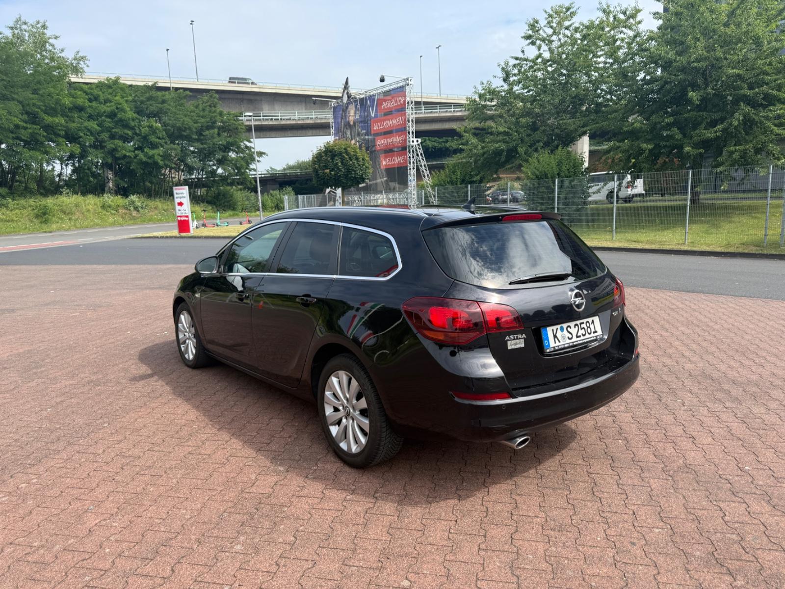 Opel Astra 2010 — photo 5