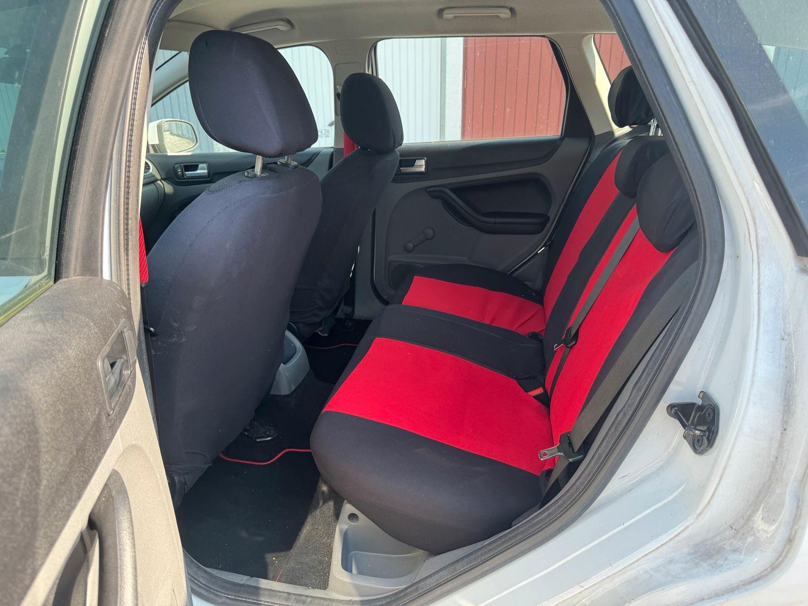 Ford Focus 2009 — photo 12