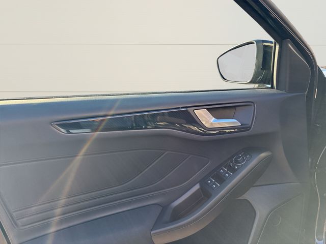 Ford Focus Turnier ST-Line X 1.0 Navi+AHK+Kamera+LED+