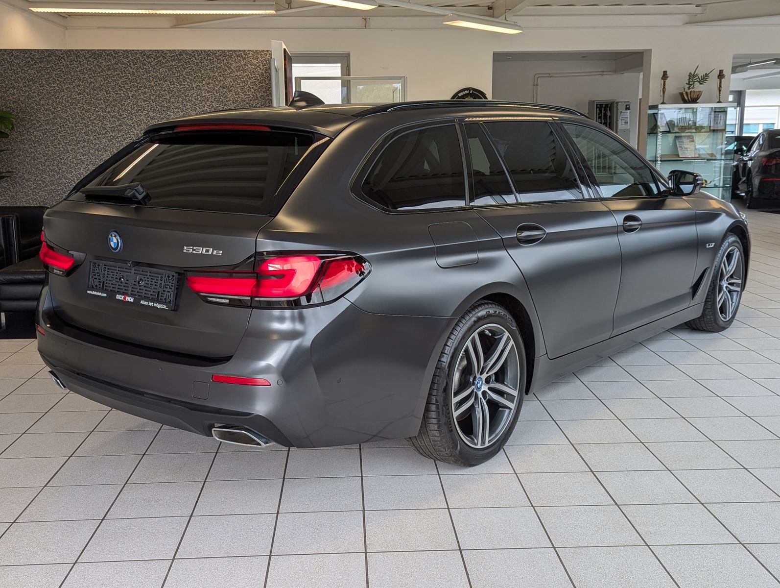 BMW 530 e Frozen-Dark Shadow LED Kamera AHK 4-Zonen - Image 7