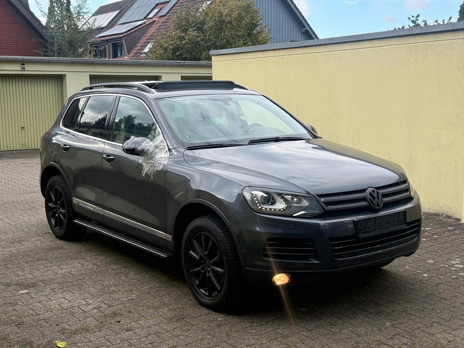 Volkswagen Touareg 2011 — вигляд ззаду