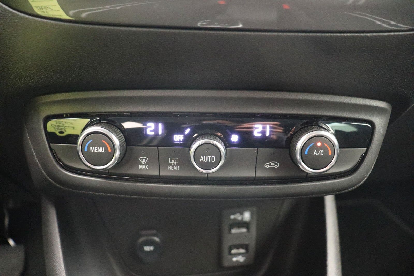 Fahrzeugabbildung Opel Crossland 1.2 Elegance NAVI LED KAMERA