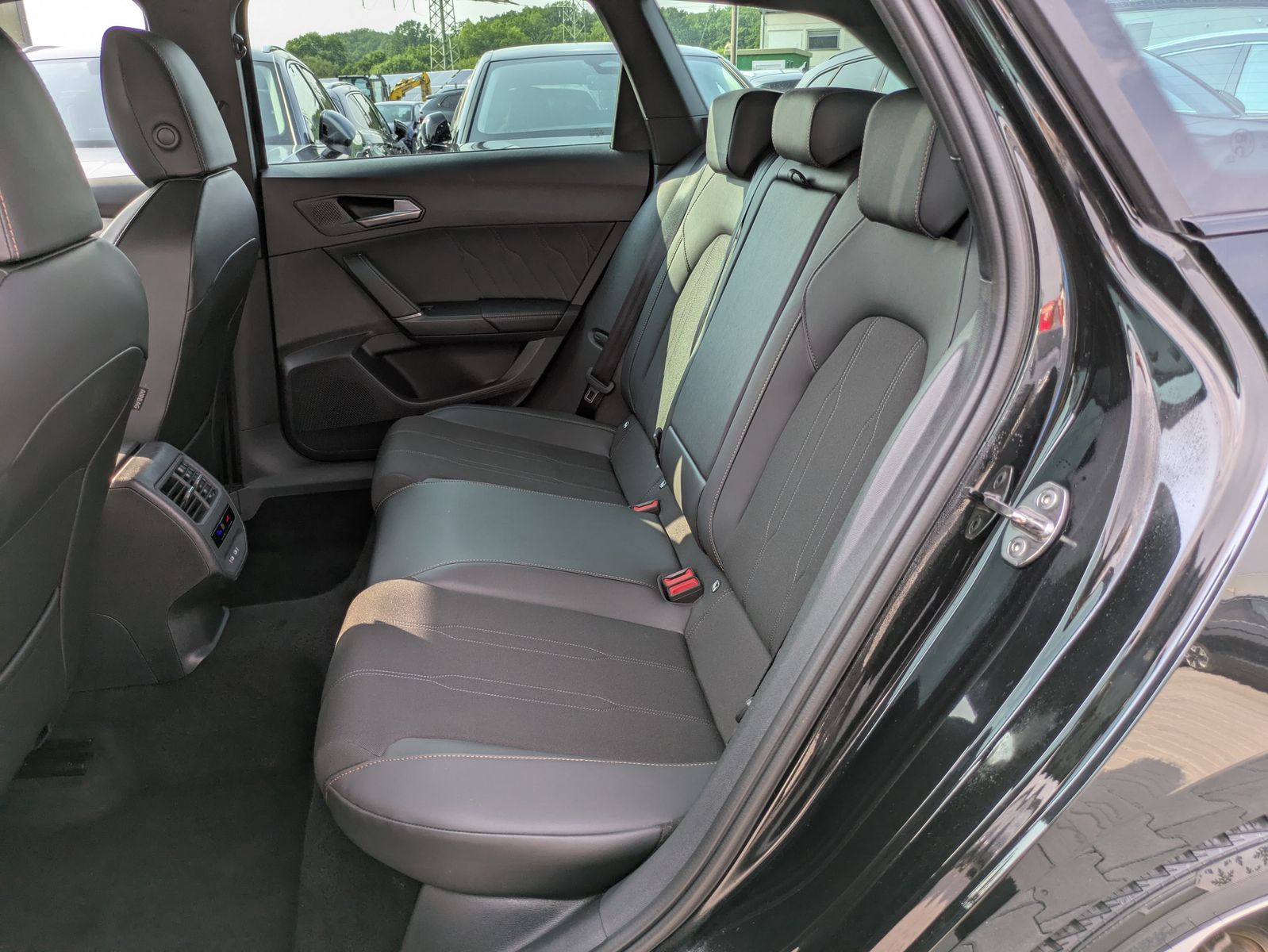 Fahrzeugabbildung CUPRA Leon 1.5 eTSI DSG MATRIX-LED*ACC*AHK*KAMERA*18"