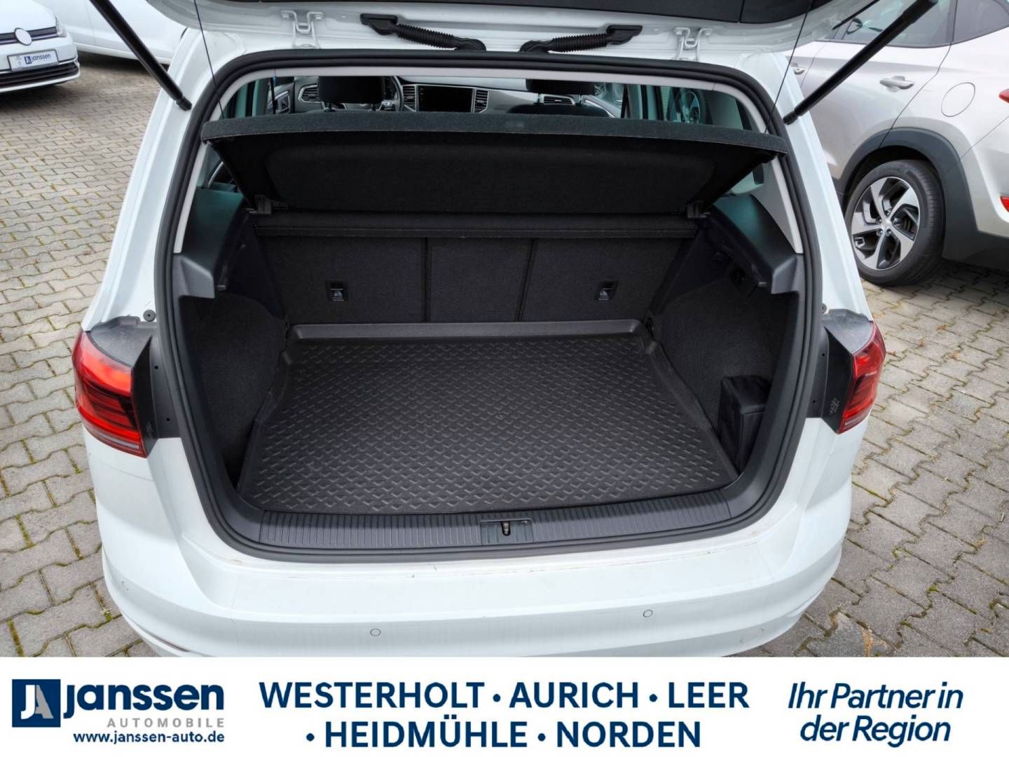 Fahrzeugabbildung Volkswagen GOLF SPORTSVAN IQ.DRIVE