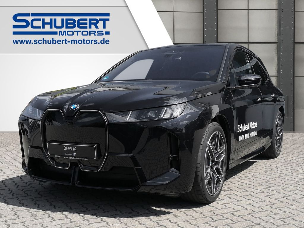 BMW iX xDrive 45 Sportpaket AHK HuD  Klimasitze H&K