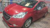 Peugeot PEUGEOT ALLURE 208 120ps navigation klima ... - Peugeot e-208 von privat