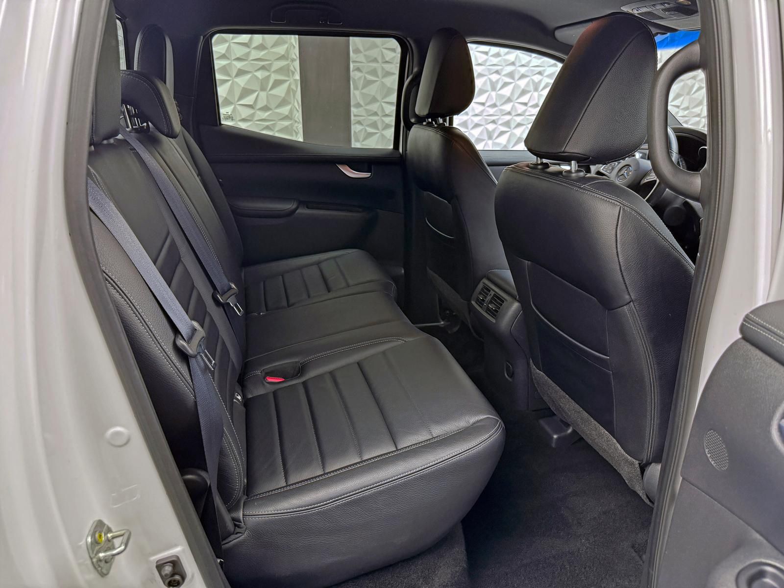 Fahrzeugabbildung Mercedes-Benz d POWER-EDITION/4MATIC/LED/KEYLES/360°/AHK