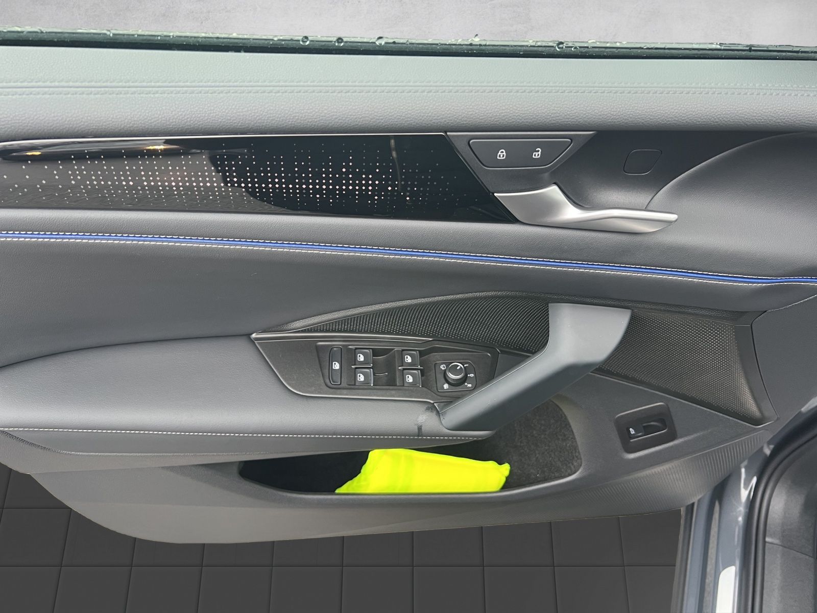 Tiguan R-Line 2.0 TDI DSG 4M AHK*Navi**Pano*Blac