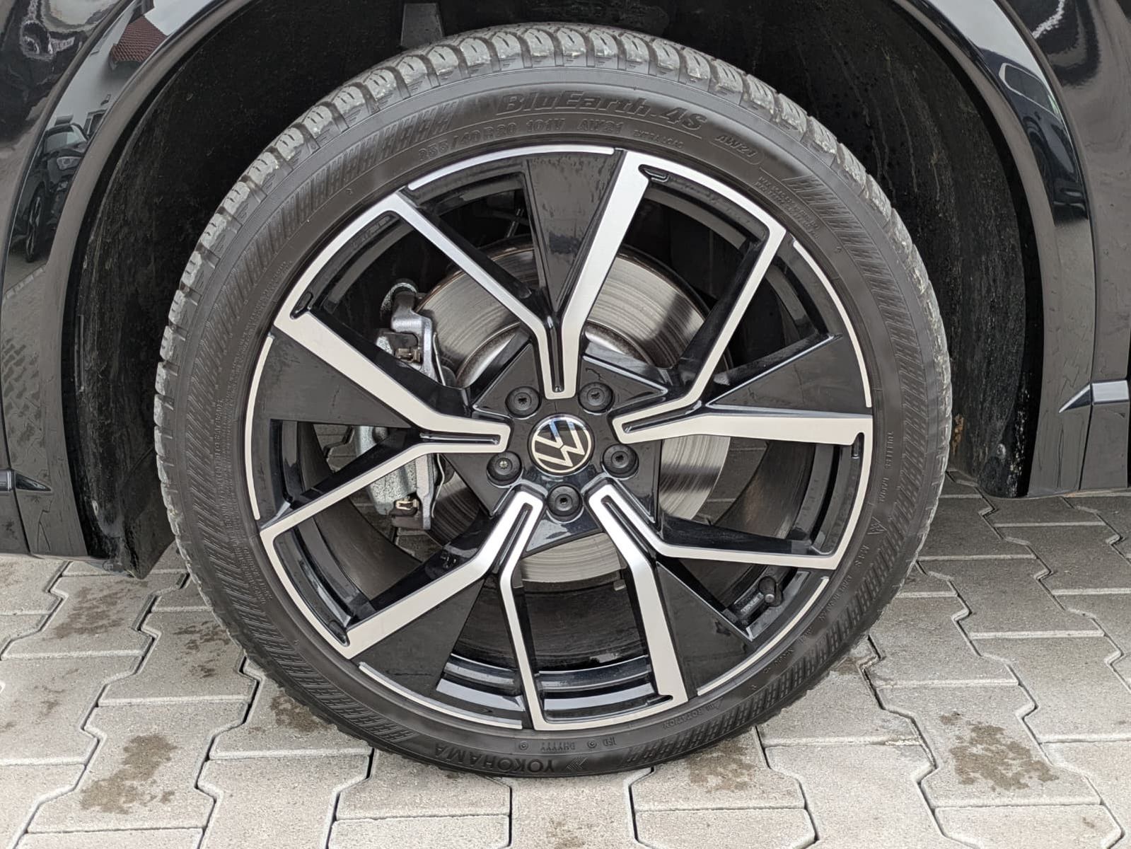 Fahrzeugabbildung Volkswagen Tiguan 2.0 TDI 4M R-Line PANO*H&K*AHK*MATRIX*20"