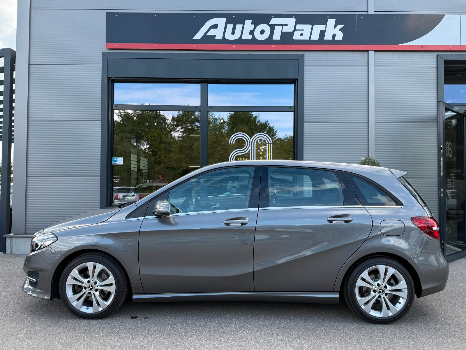 Mercedes-Benz B 200 EDITION NAVI AHK KAMERA 1.HAND REIFEN NEU!