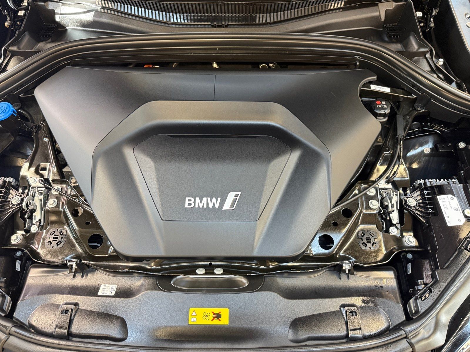 BMW iX2 - Bild 18
