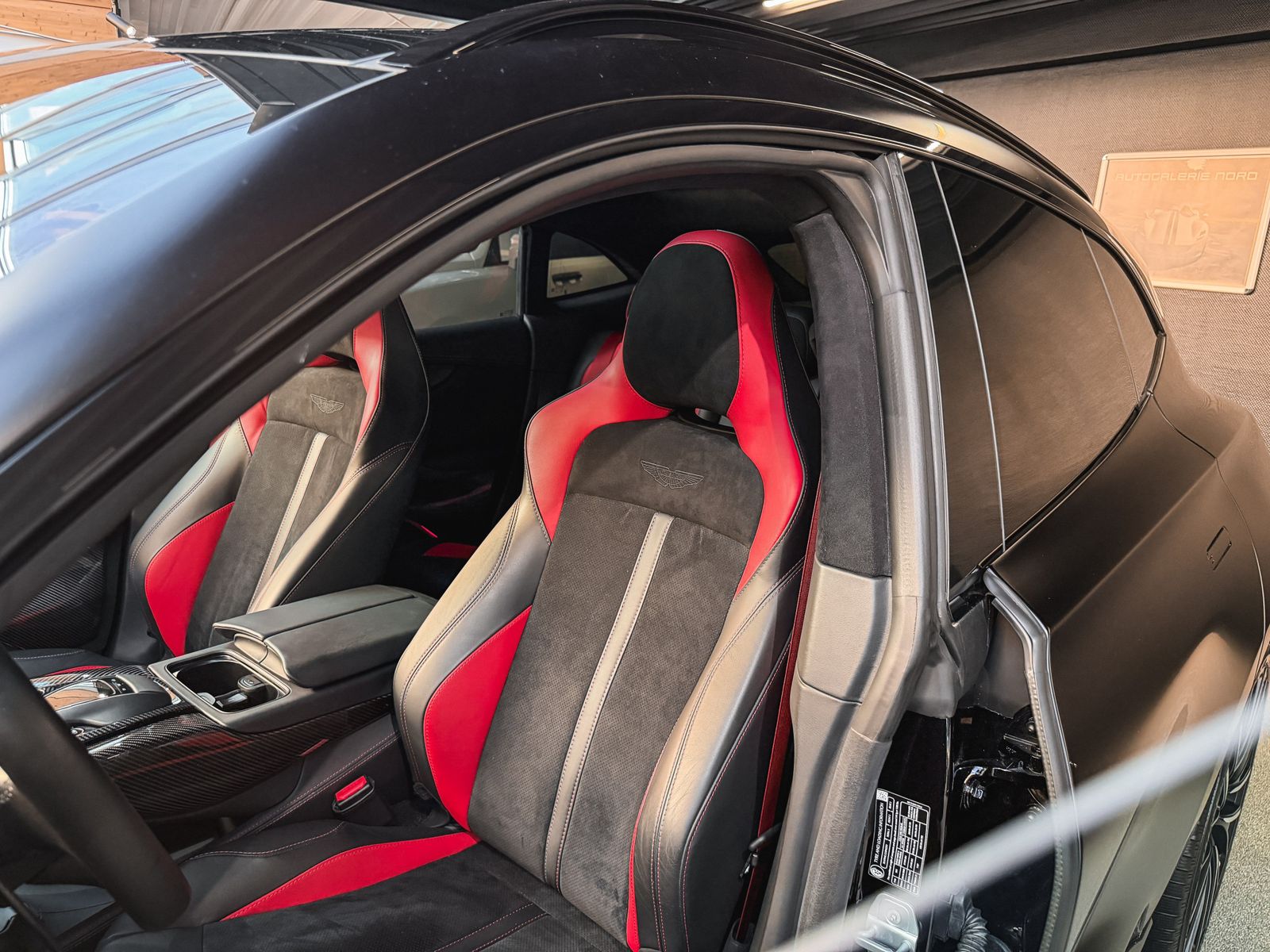 Aston Martin DBX 707 | Full Carbon | Sports Plus Seats | PPF  foto 16