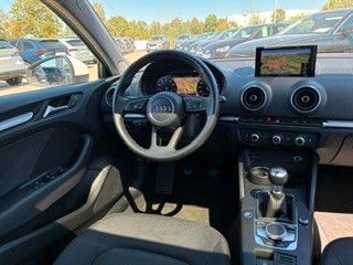 Fahrzeugabbildung Audi A3 Limo 35 TFSI >S Line/PANO/NAV/LED/Sitzheiz<