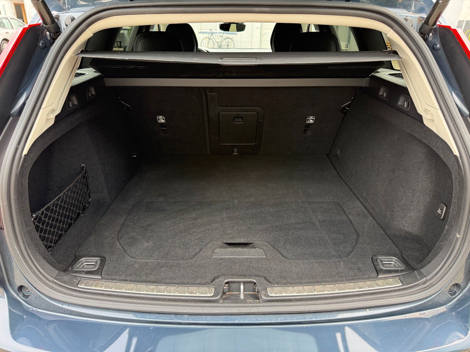 Fahrzeugabbildung Volvo V 60 Kombi Plus Dark