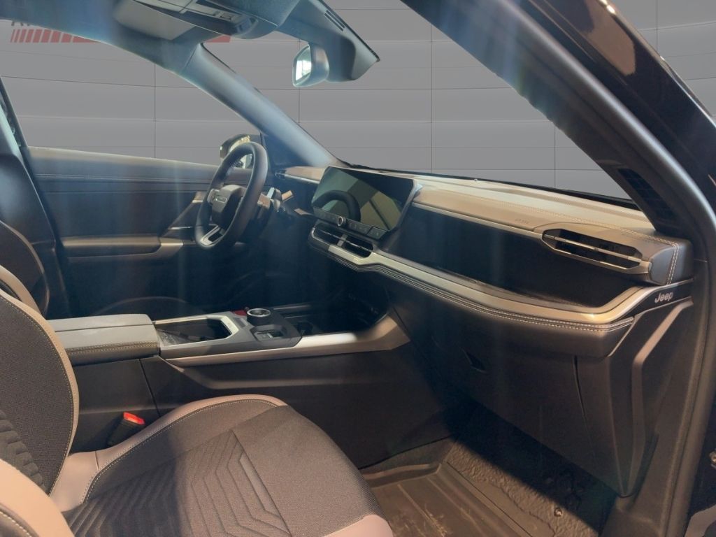 Fahrzeugabbildung Jeep Compass e-Hybrid First Edition MATRIX RFK WINTER