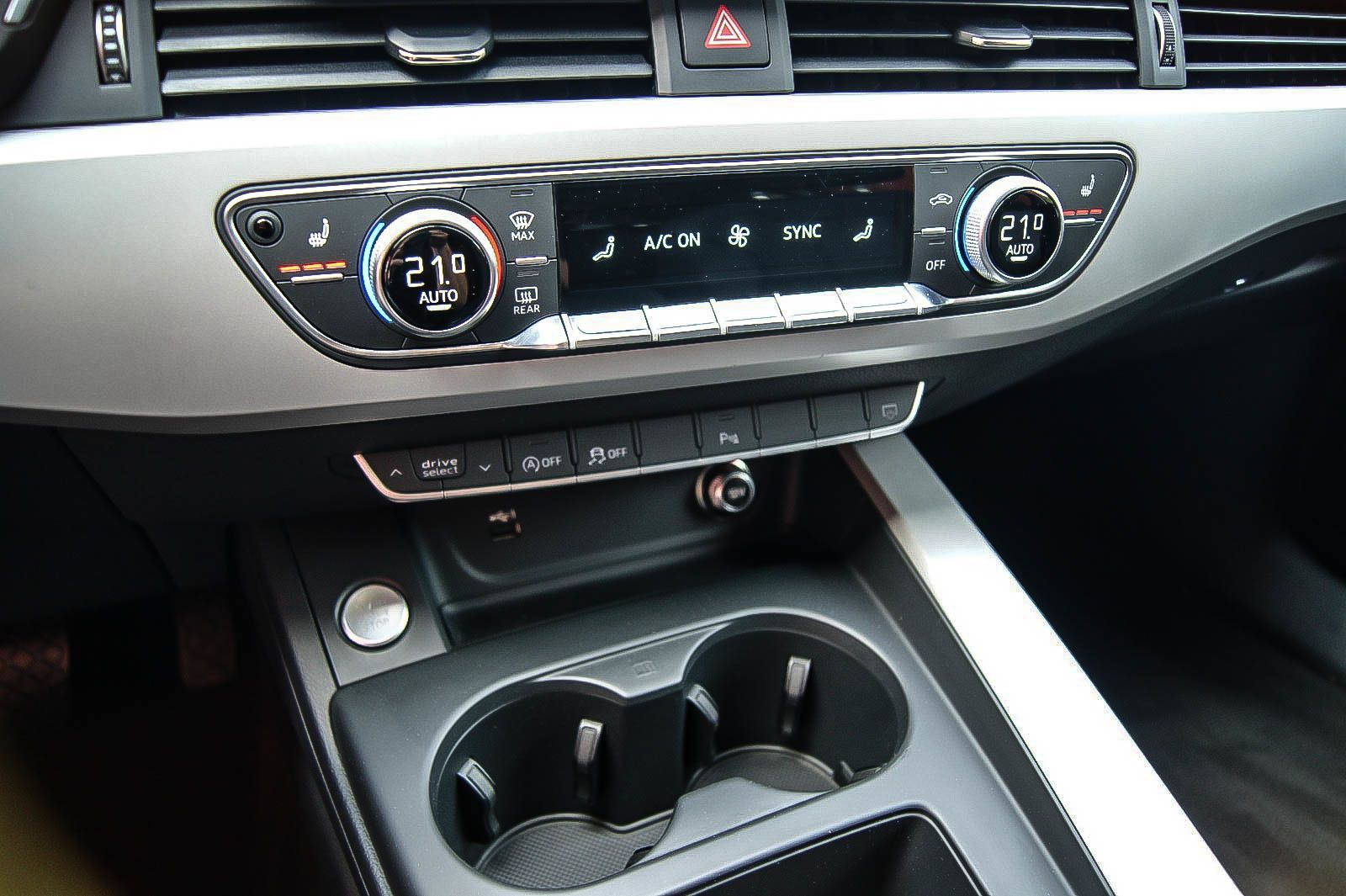 Fahrzeugabbildung Audi A4 Avant 45 TDI 3.0 V6 quattro advanced 1.HAND