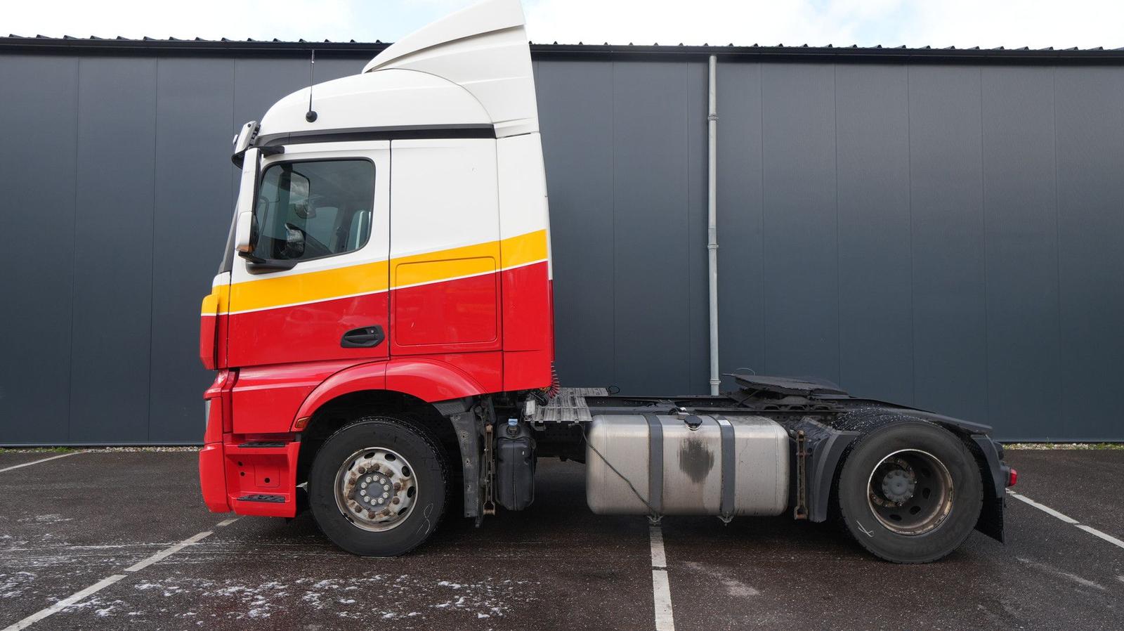 Mercedes-Benz Actros 1942 tractor unit