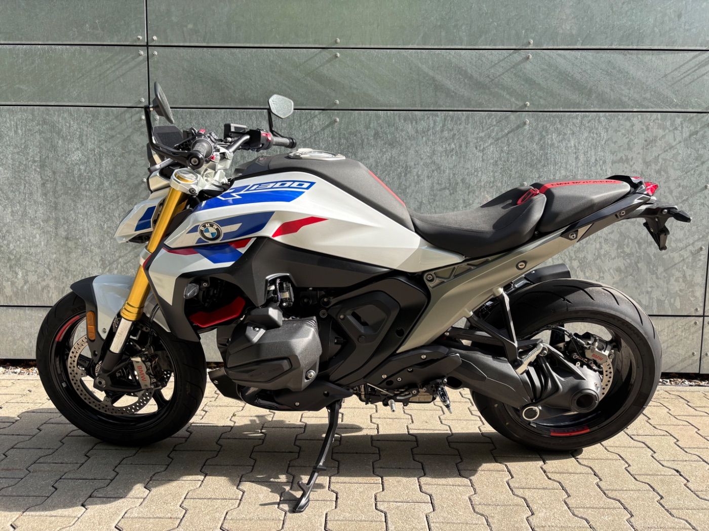Fahrzeugabbildung BMW R 1300 R Performance