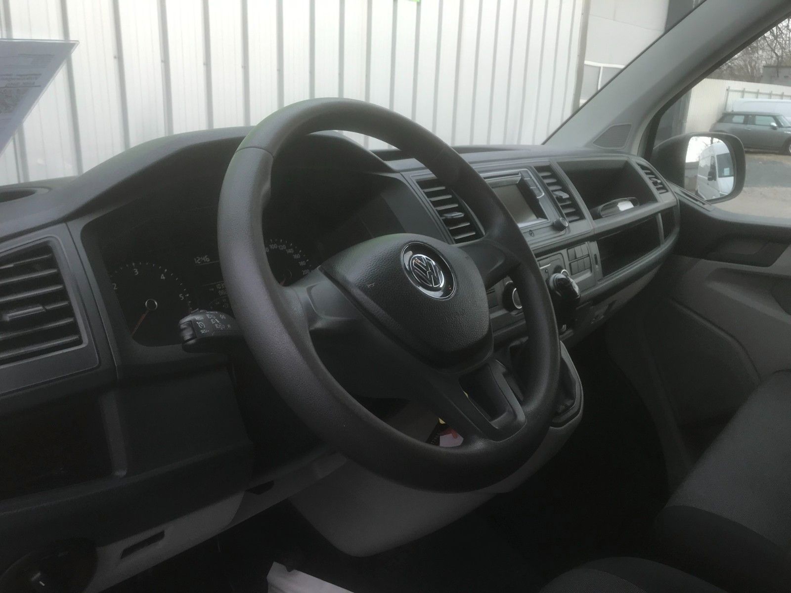 Fahrzeugabbildung Volkswagen T6 Transporter Kasten-Regale,AHK,SHg
