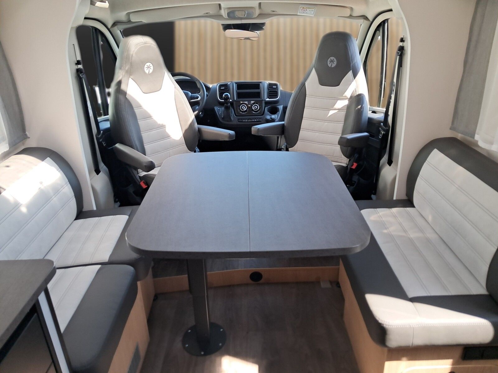 Fahrzeugabbildung Sunlight Adventure T 69LC Safety,LED,Combi6E,Multimedia