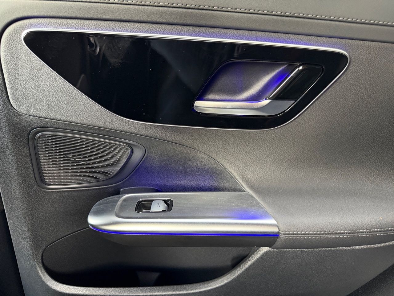 Fahrzeugabbildung Mercedes-Benz C 300 de T AMG PREM+AHK+DIG.LIGHT+DISTR+360+KEY